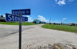 711 Bayview Drive, Palacios, TX 77465