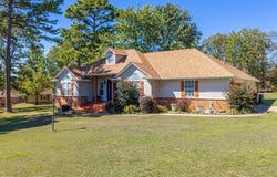 1320 Shady Oak LN, Cedarville, AR 72932