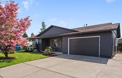 2242 W Hayes ST, Woodburn, OR 97071