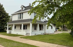 230 W RIDGE STREET, MARQUETTE, MI 49855