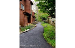 128 Meadow View Court, Bushkill, PA 18324