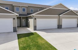 5513 Huntwood Ave, Sioux Falls, SD 57108