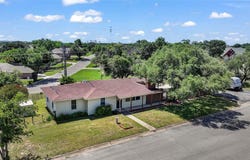 323 W Rentz Street, Weatherford, TX 76086