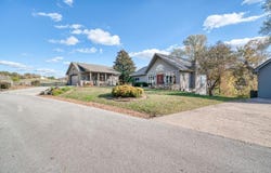 511 Mallard Pointe Dr, Byrdstown, TN 38549