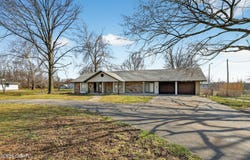1798 W Fairview Avenue, Carthage, MO 64836