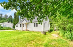 55 Maple Street, Farmingdale, ME 04344