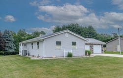 906 N Townline Rd, Lagrange, IN 46761