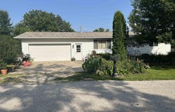 510 East St, Dumont, IA 50625