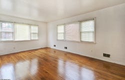 8 Columbia Dr, Bridgewater Twp., NJ 08807-3408