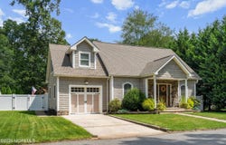 16 Farmingdale Parkway, Farmingdale, NJ 07727