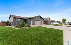 5801 N Sand Ave, Sioux Falls, SD 57104