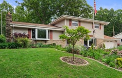 N91w17752 Saint Regis Dr, Menomonee Falls, WI 53051