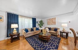 463 W 6Th Ave, Roselle Boro, NJ 07203-2447