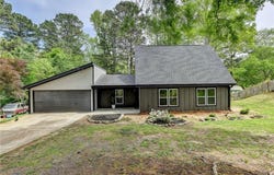 226 Sandra Drive NW, Lilburn, GA 30047