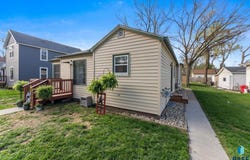 422 E 2nd St, Parker, SD 57035