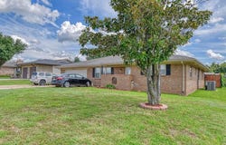 2225 W Country Club Road, Chickasha, OK 73018