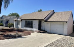 2616 W Iris Avenue, Visalia, CA 93277