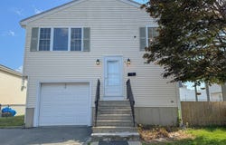 899 Warren St, Fall River, MA 02721