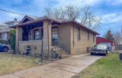 810 W HANSSLER Place, Peoria, IL 61604