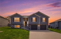 513 Bud Lane, Belton, MO 64012