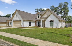 114 Willow Crest Circle, Brandon, MS 39047