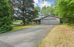 8 Birch Ln, Ipswich, MA 01938
