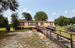 209 PEBBLE HILL CIR, Sylvester, GA 31791