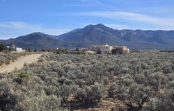 19 Vista Linda Road, Ranchos de Taos, NM 87557-0000