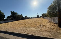 800 Whitney, Dinuba, CA 93618