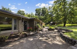 4221 Dolphin Rd, Louisville, KY 40220