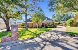 7011 Hunter Cove Drive, Arlington, TX 76001