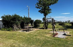 21281 E 987 Road, Foss, OK 73647