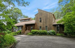 1572 Middle Road, Calverton, NY 11933