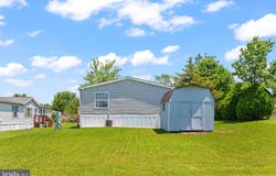 300 DEAN STREET, ELIZABETHTOWN, PA 17022