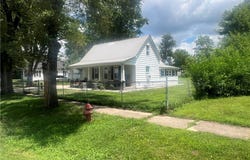 206 Oak Street S, Versailles, MO 65084