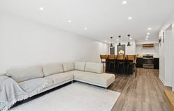 1302 E Washington Street, Des Plaines, IL 60016