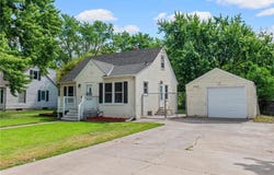 5532 Knox Avenue N, Brooklyn Center, MN 55430