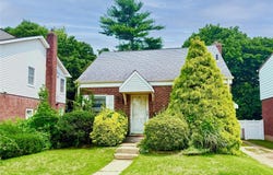 534 Sperry Boulevard, New Hyde Park, NY 11040