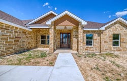 2 HOPE PL, Uvalde, TX 78801