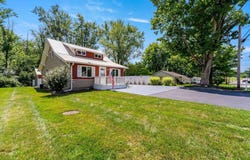 8629 E Hatchery Road, Syracuse, IN 46567