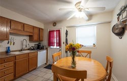 5924 NW Creekview Drive, Parkville, MO 64152