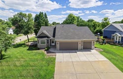 7907 Upper 26th Street N, Oakdale, MN 55128