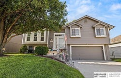 8461 Baker Street, Omaha, NE 68122