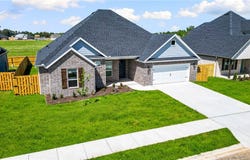 674 Primitivo Avenue, Tontitown, AR 72762