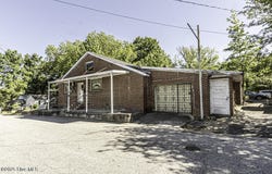102 Roberson Street, Williamston, NC 27892