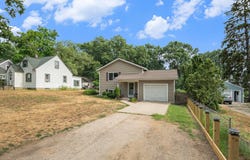 80 Vander Veen Avenue, Holland, MI 49424