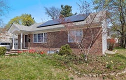35 E Ridgewood Ave, Paramus Boro, NJ 07652-3603