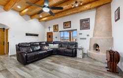 27 Medina Lane, Taos, NM 87571