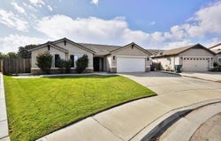 2017 W Queens Way W, Hanford, CA 93230