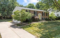 800 Lindy Lane Avenue SW, North Canton, OH 44720